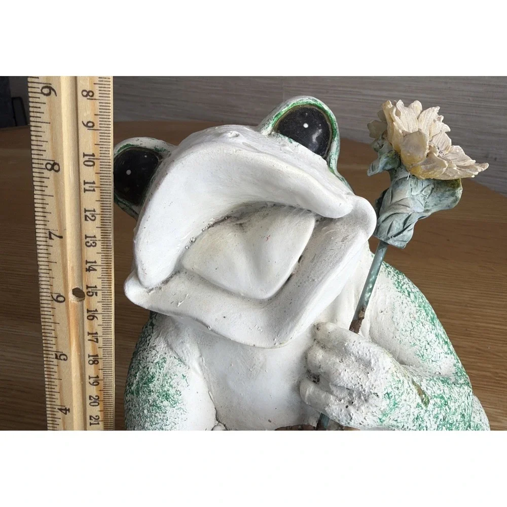 Vintage Outdoors Garden Plastic Frog Holding Flower (needs Re Painted )